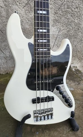 Sire Marcus Miller V7 5 string (2nd gen)